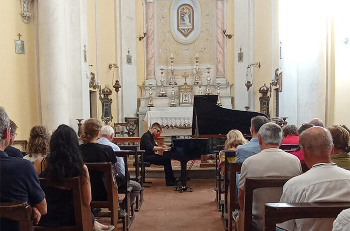 Il pianista Alessio Tonelli