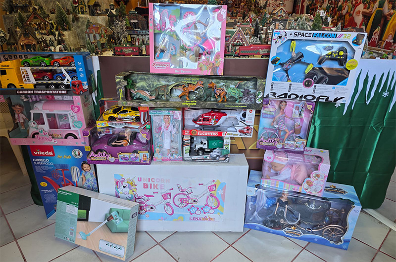 regali che saranno consegnati a Capranica da Virgili