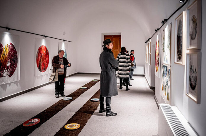 spazio inter artes mostra ai portici di palazzo dei priori