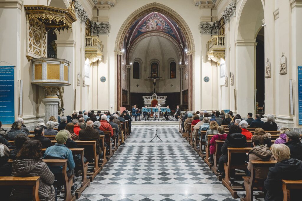 Il Duomo di Tarquinia gremito per il concerto dell'Ensemble Eretum