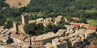 Grande successo per l’inaugurazione di “Fili, mani e pieghe di carta” a Proceno