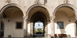 VOCI DI DONNE VISITE GUIDATE I PORTICI DI PALAZZO DEI PRIORI