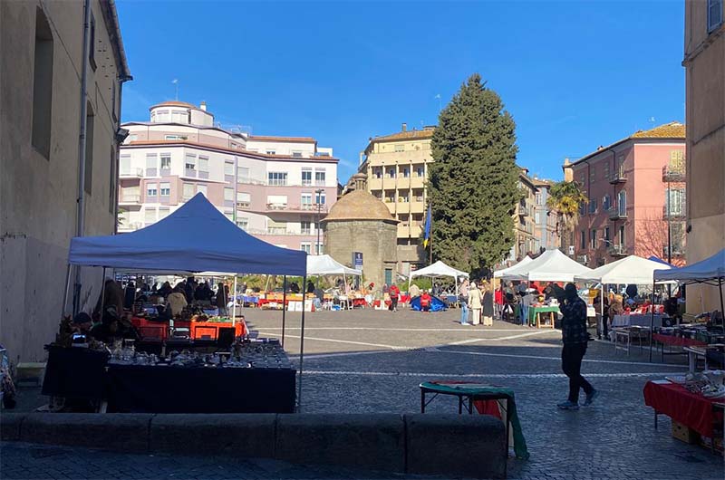 mercatino dell'antico vt