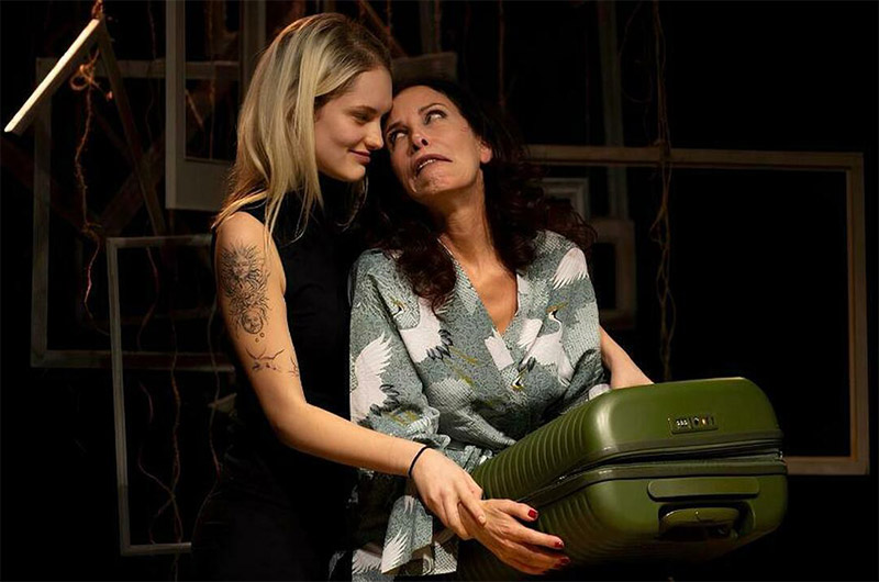 Tiziana Foschi e Nina Fucci-Rimetti a posto la stanza