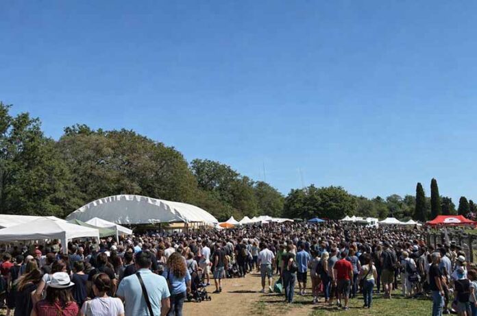 folla alla festa della merca di tarquinia 2026