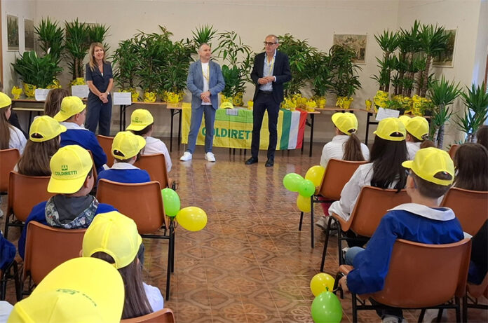 Coldiretti Viterbo-piante agli studenti Coldiretti Viterbo-piante agli studenti