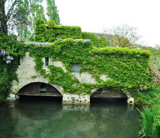 A Marta per scoprire il fascino del giardino della Cannara sul fiume e il borgo dei pescatori La-Cannara-il giardino sul fiume