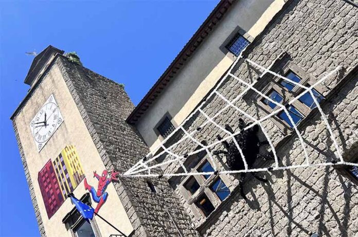 Peperino in fiore 2026-Spiderman in Comune