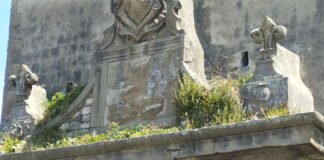 Allarme conservativo per Porta Faul devastata da crepe, esfoliazioni e fratturazioni diffuse