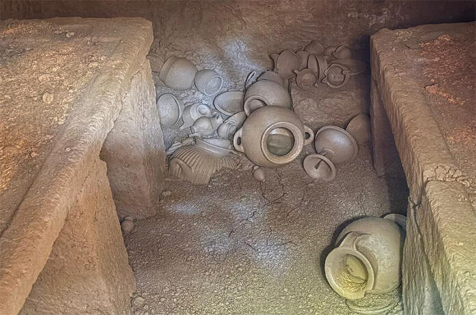Tomba dei vasi con uccelli dipinti Tomba dei vasi con uccelli dipinti