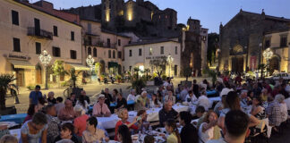 La Cena degli Infioratori a Bolsena il convivio a tavola per onorare una tradizione antica cena degli infioratori-bolsena