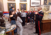 il brigadiere andrea lazzeri con gli studenti