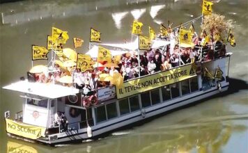 Scorie nucleari, la Tuscia naviga il Tevere e arriva al cuore di Roma: un successo di partecipazione e di unità Il Tevere non accetta scorie-cover