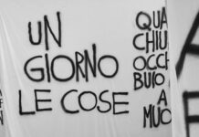 Parole Sputate l’installazione di Marcello Mantegazza fuori del Palazzo Mazzatosta
