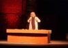 “Arrivano i Dunque”, il palco di Ferento diventa l'”asta dei pensieri” con cui Alessandro Beconzoni incanta il pubblico Alessandro Bergonzoni-Ferento
