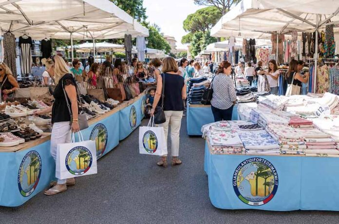 Ambulanti forte dei marmi COVER Ambulanti forte dei marmi COVER