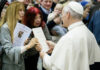 Lunghi appllausi per la prima mondiale di “Magnifica Humanitas” a Viterbo, eseguita da Daniela e Raffaella Sabatini Sorelle Sabatini con Papa Leone XIV