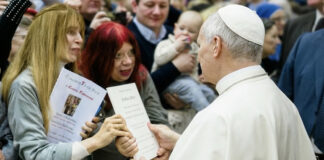 Lunghi appllausi per la prima mondiale di “Magnifica Humanitas” a Viterbo, eseguita da Daniela e Raffaella Sabatini Sorelle Sabatini con Papa Leone XIV