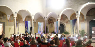 A Canino l’estate entra nel vivo: grande successo per il debutto culturale al Chiostro del San Francesco