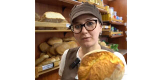 Il pane Khorasan nasce nell’Antico Panificio di Pianoscarano da una lavorazione lenta che inizia 18 ore prima pane