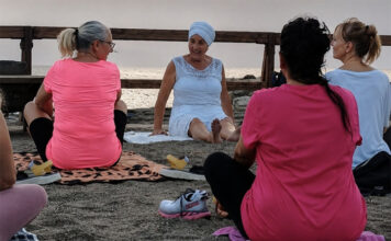 Il mare come luogo di connessione, a Tarquinia yoga e meditazione guidata da Siri Kartar per il “Saluto al tramonto” Saluto al tramonto-yoga a tarquinia