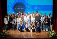 Foto di gruppo Cna con istituzioni, artisti e imprese premiate